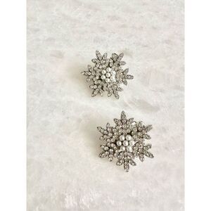 Sparkly and pearl embellished snowflake Christmas hair clips ￼